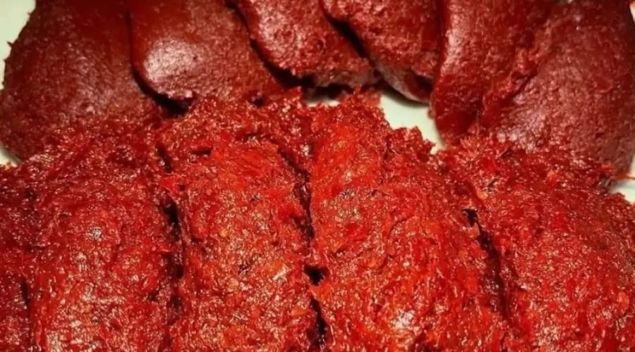 el yapımı tatlı biber salçası
